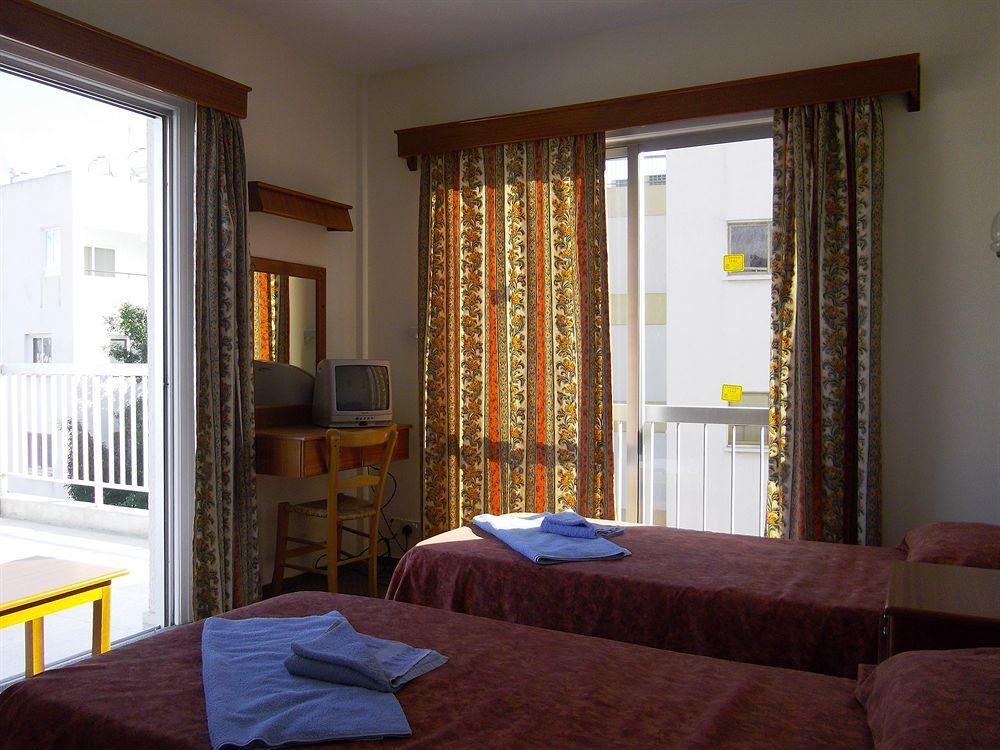 Onisillos Hotel Larnaca Ngoại thất bức ảnh