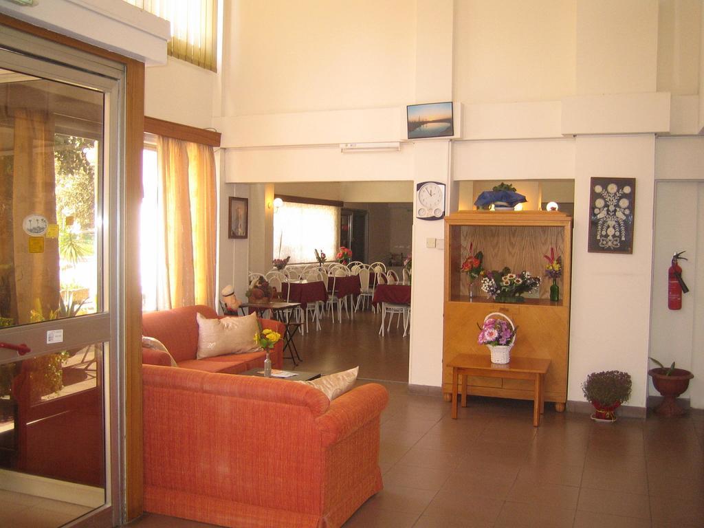 Onisillos Hotel Larnaca Ngoại thất bức ảnh