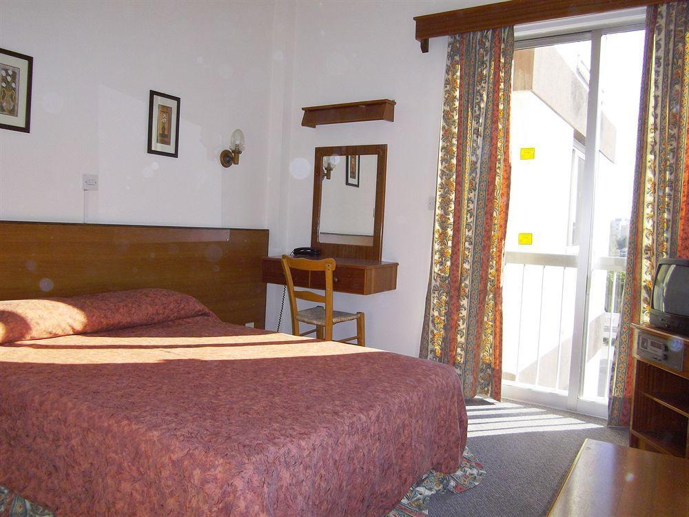 Onisillos Hotel Larnaca Ngoại thất bức ảnh