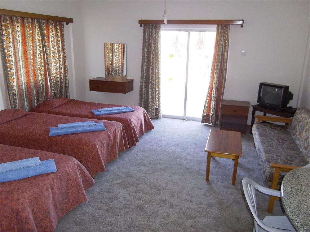 Onisillos Hotel Larnaca Ngoại thất bức ảnh