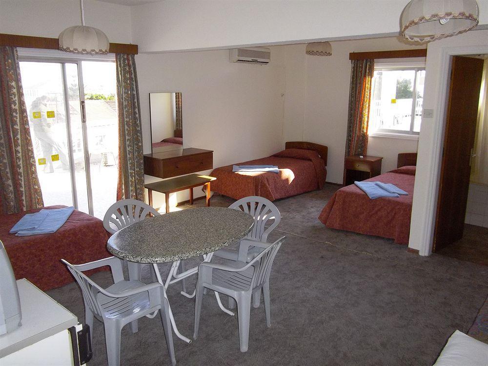 Onisillos Hotel Larnaca Ngoại thất bức ảnh